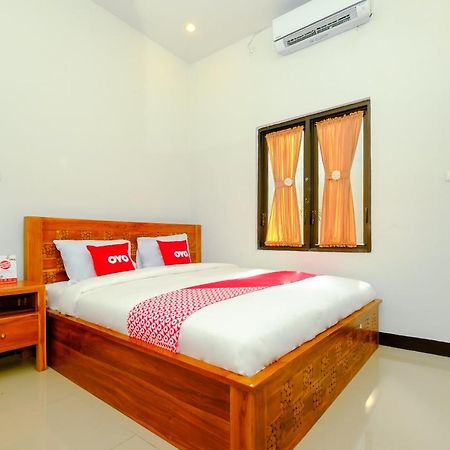 Oyo 2284 Grand Villa Meninting Montongbuwoh Ngoại thất bức ảnh