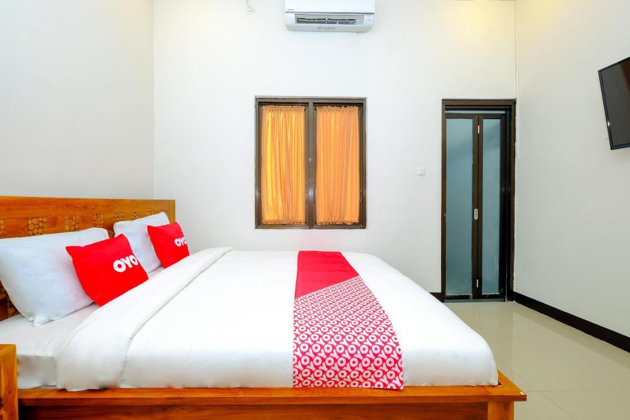 Oyo 2284 Grand Villa Meninting Montongbuwoh Ngoại thất bức ảnh