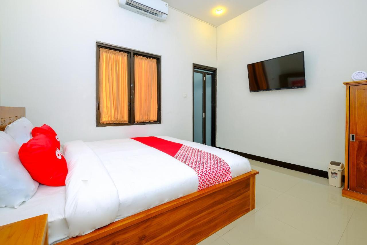 Oyo 2284 Grand Villa Meninting Montongbuwoh Ngoại thất bức ảnh