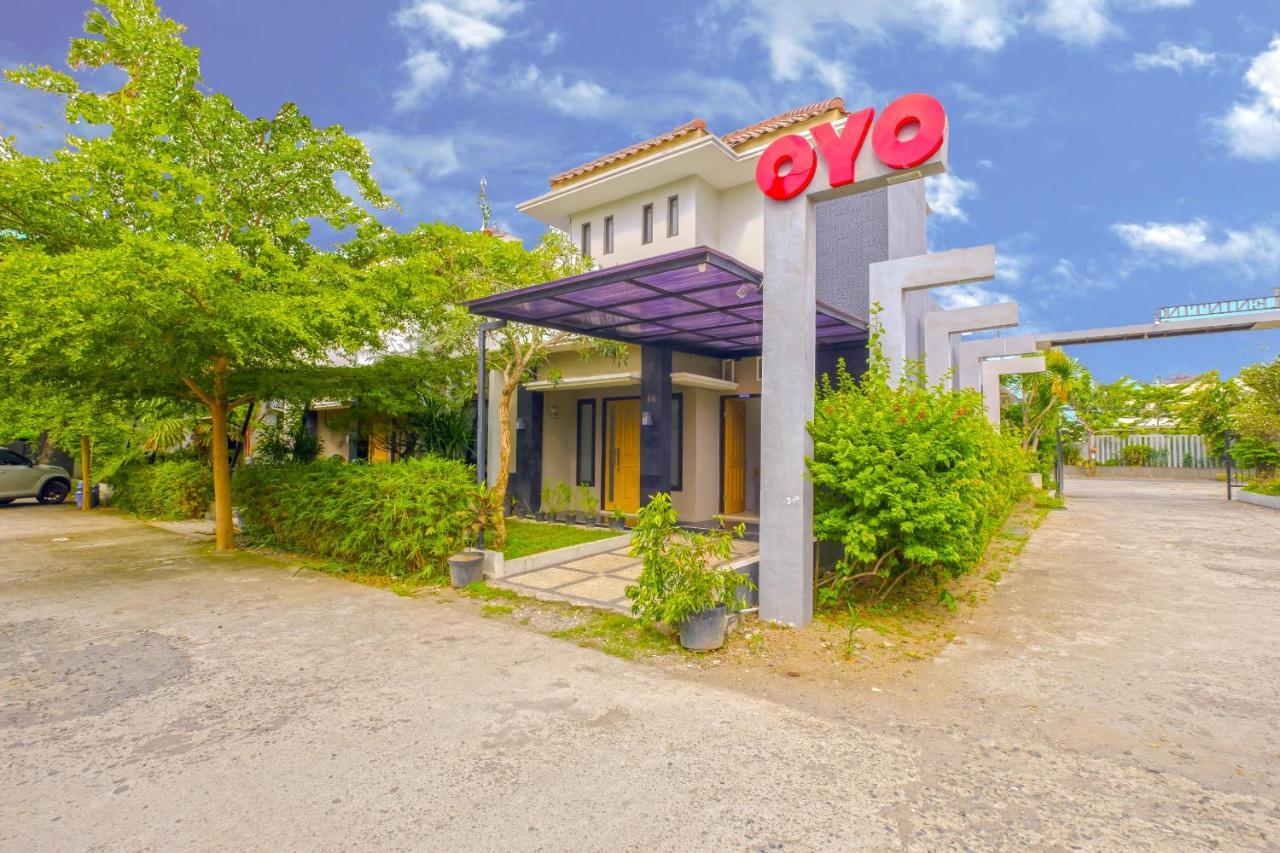 Oyo 2284 Grand Villa Meninting Montongbuwoh Ngoại thất bức ảnh