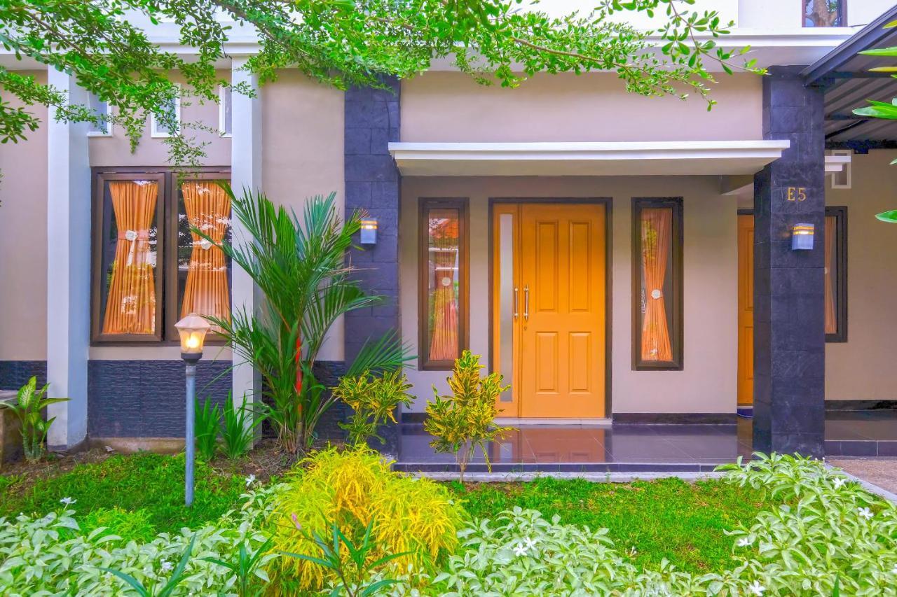 Oyo 2284 Grand Villa Meninting Montongbuwoh Ngoại thất bức ảnh