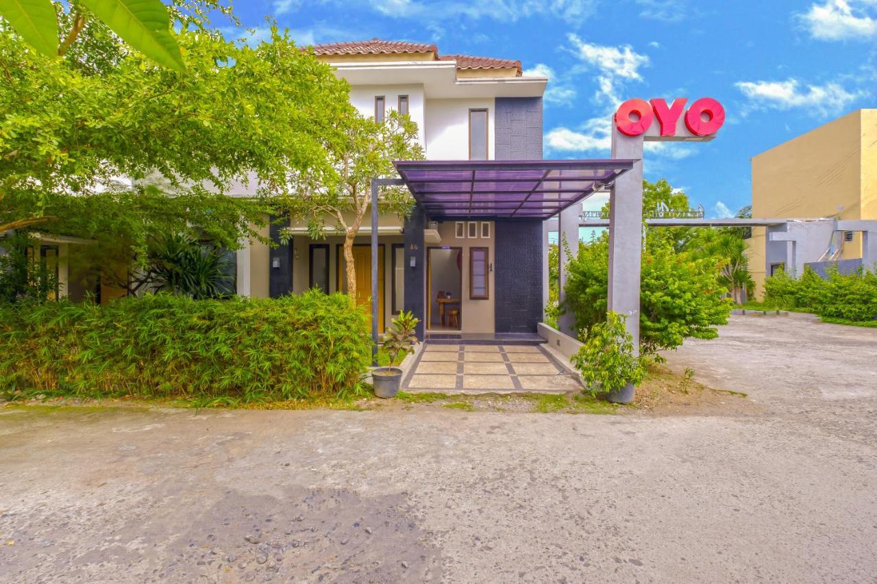 Oyo 2284 Grand Villa Meninting Montongbuwoh Ngoại thất bức ảnh