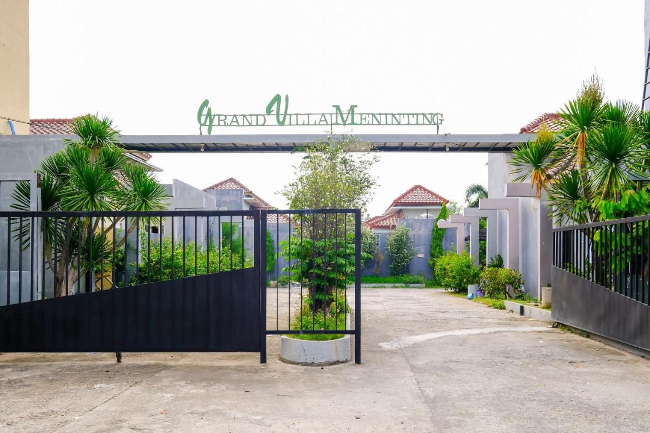 Oyo 2284 Grand Villa Meninting Montongbuwoh Ngoại thất bức ảnh