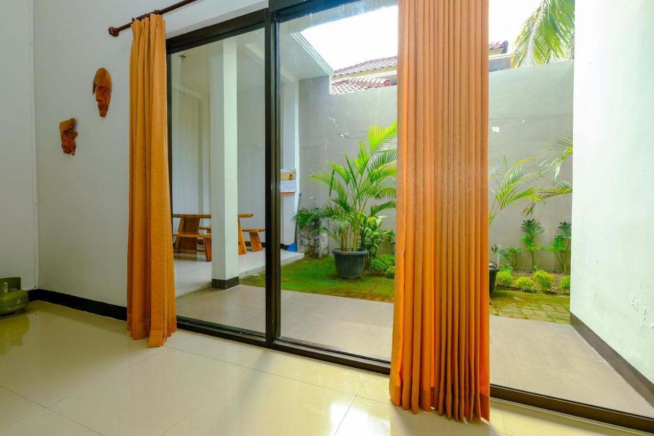 Oyo 2284 Grand Villa Meninting Montongbuwoh Ngoại thất bức ảnh